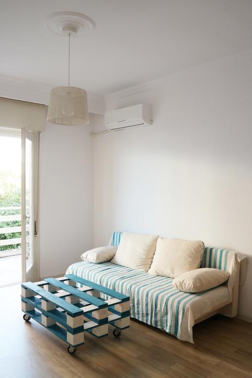 Holiday Apartment Sombrero Néa Péramos Dış mekan fotoğraf