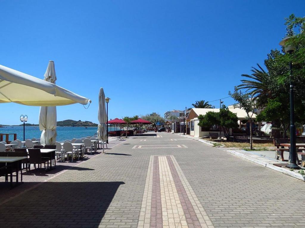 Holiday Apartment Sombrero Néa Péramos Dış mekan fotoğraf