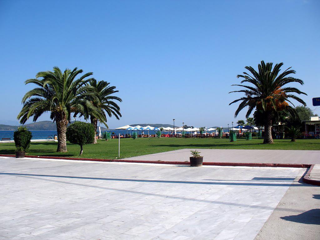 Holiday Apartment Sombrero Néa Péramos Dış mekan fotoğraf